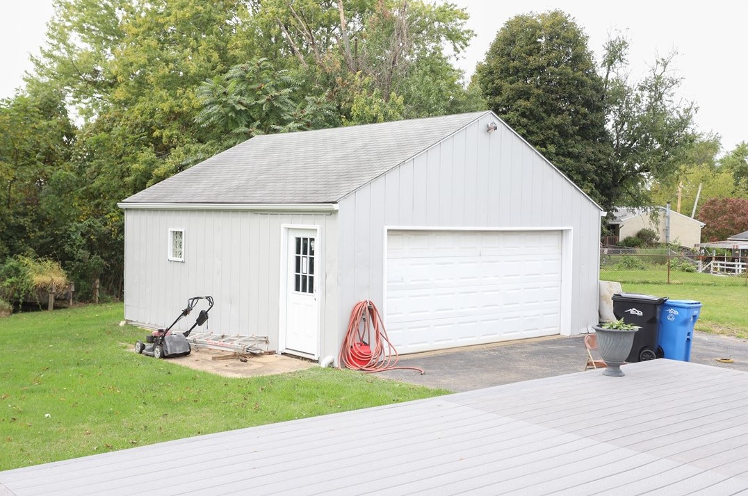 304 Country Hills Dr, North Huntingdon, PA 15642-2645