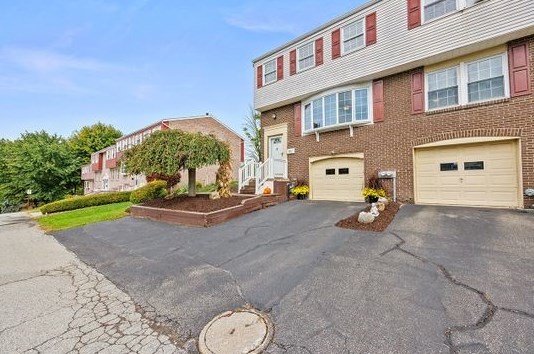 127 Hunting Creek Rd North, Canonsburg, PA 15317