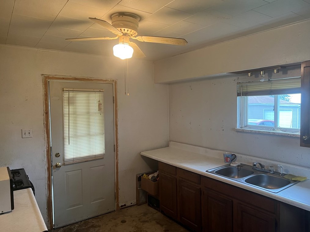 920 Lookout Ave, Monessen, PA 15062-1808