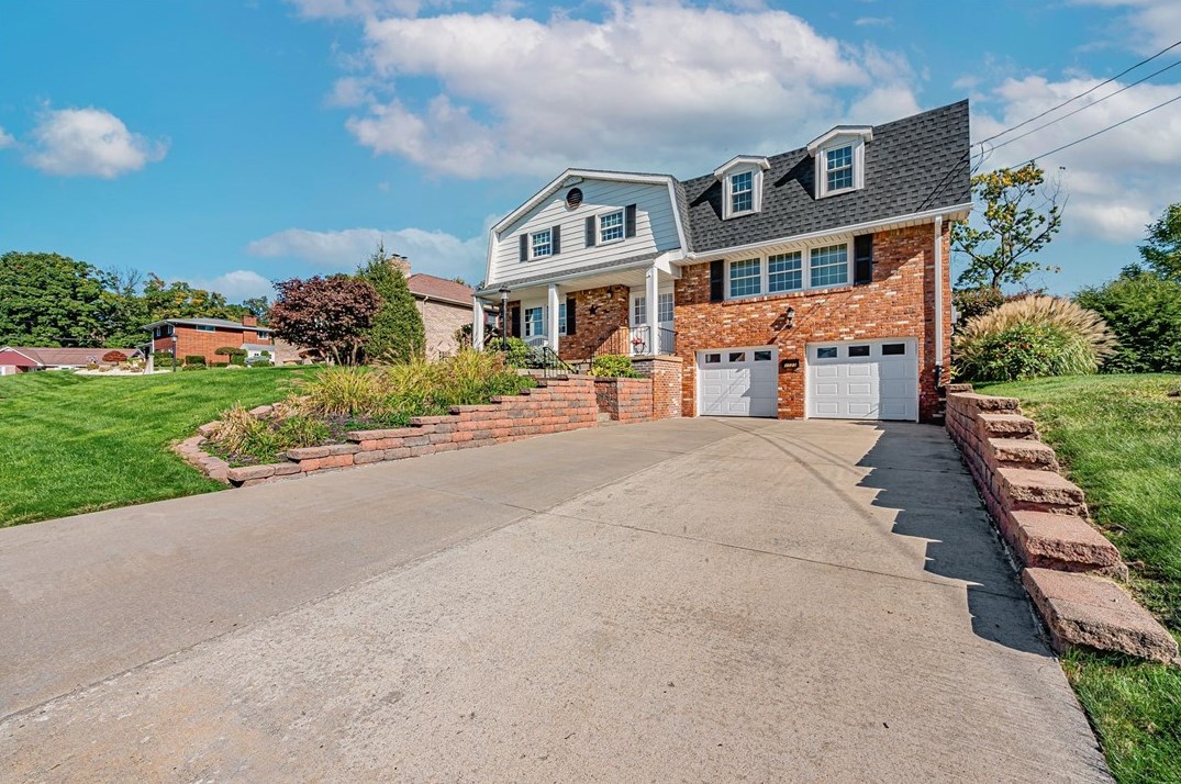 1123 Chapel Dr, Greensburg, PA 15601-5611