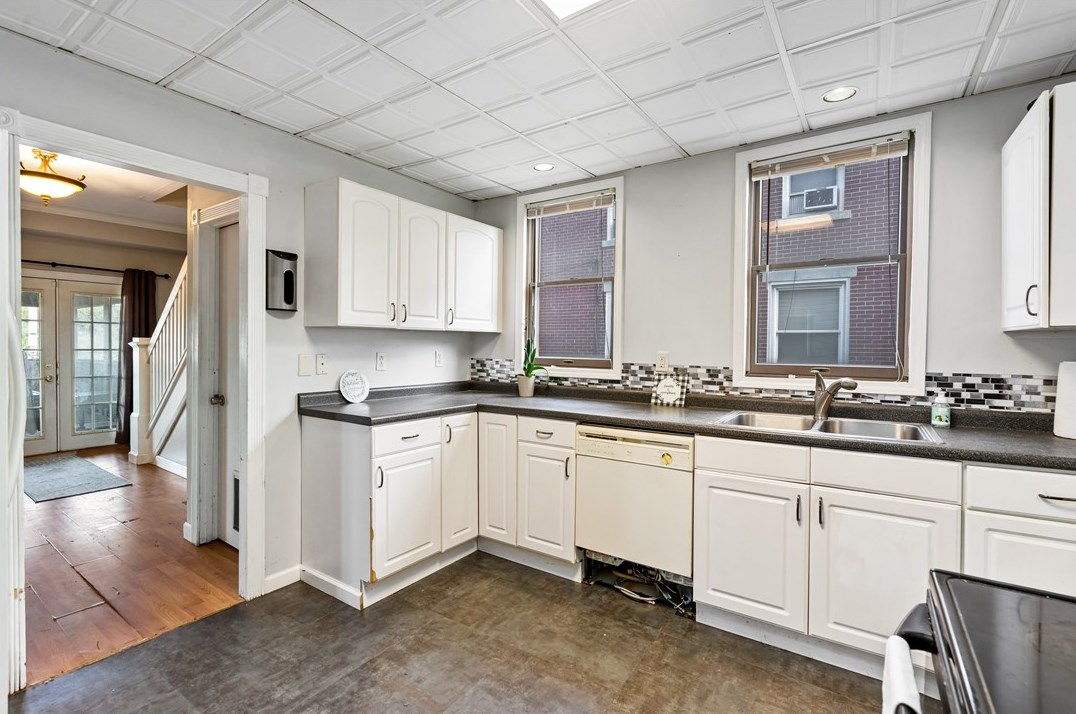 512 N 3rd St, Jeannette, PA 15644