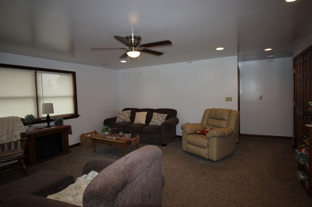 24 Grant St, Houston PA  15342-1546 exterior