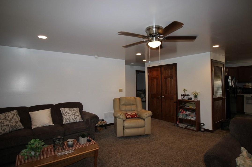 24 Grant St, Houston PA  15342-1546 exterior