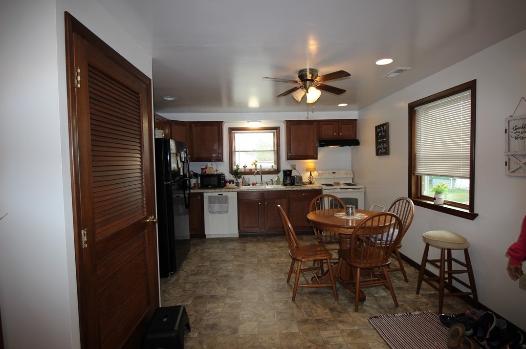 24 Grant St, Houston PA  15342-1546 exterior