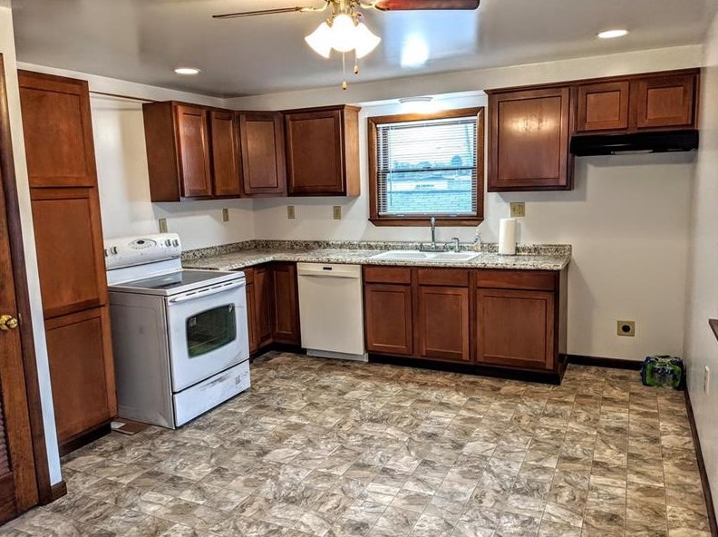 24 Grant St, Houston PA  15342-1546 exterior