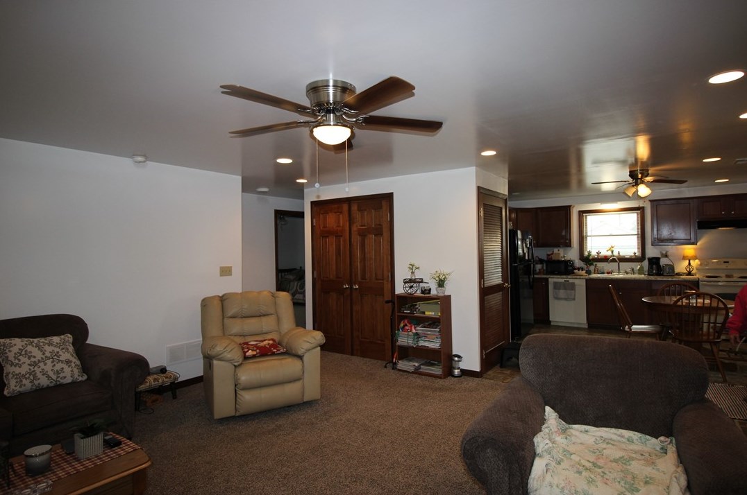 24 Grant St, Houston PA  15342-1546 exterior