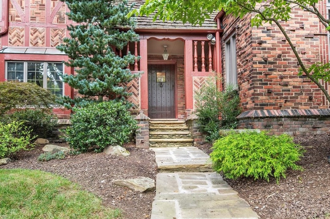 44 Woodhaven Dr, Pittsburgh, PA 15228