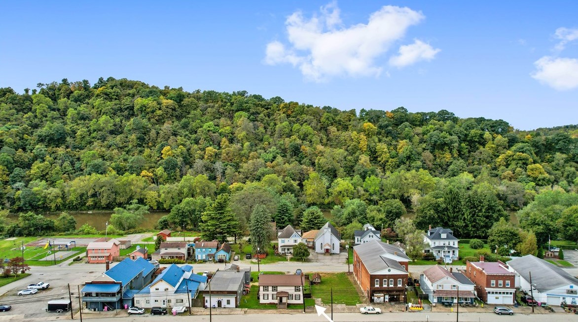 226 2nd Ave, Sutersville, PA 15083-1216