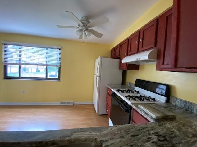 40 Freedom Dr, Bridgeville PA  15017-1421 exterior