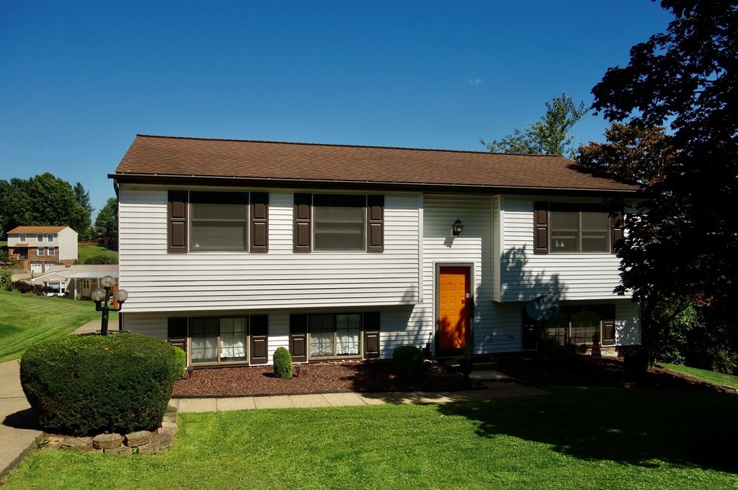 9 Birch Dr, Washington, PA 15301-9565