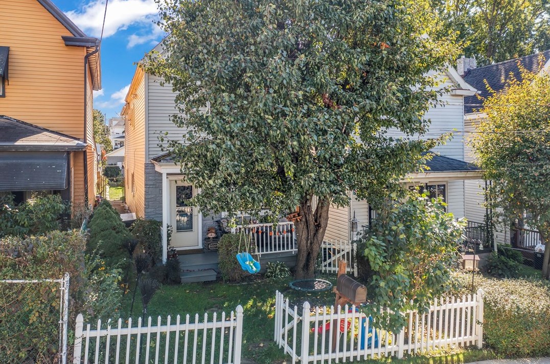 136 Woodland Ave, Washington, PA 15301-2029
