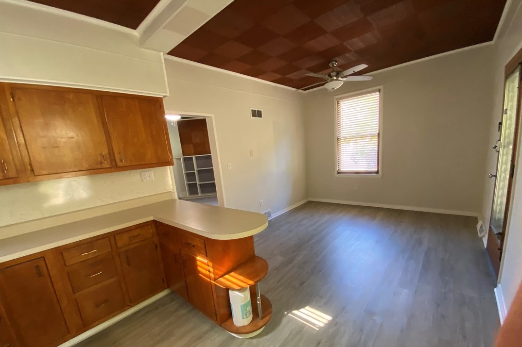933 5th Ave, Conway, PA 15027-1620