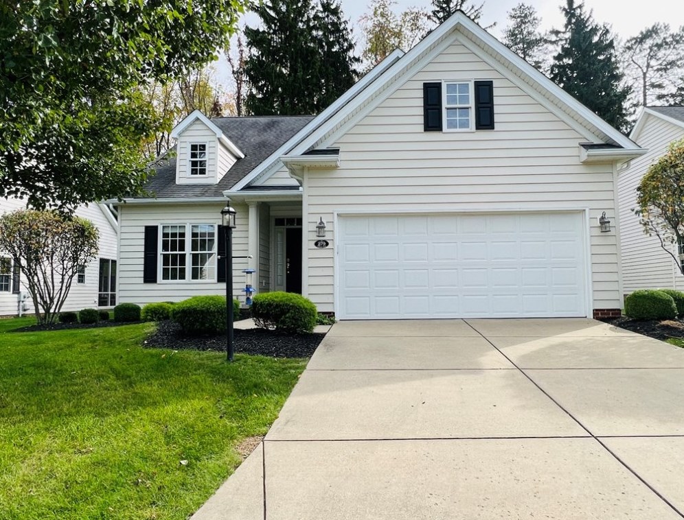 279 Crimson Cir, New Castle, PA 16105