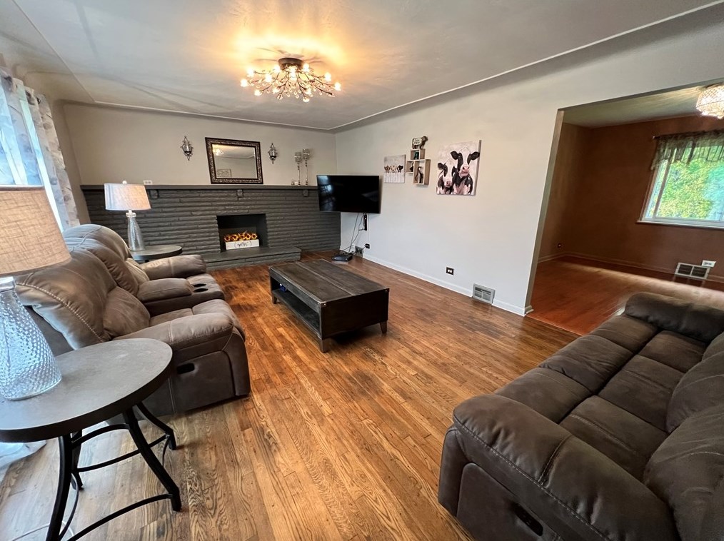 100 Randy Dr, Butler, PA 16002-3827