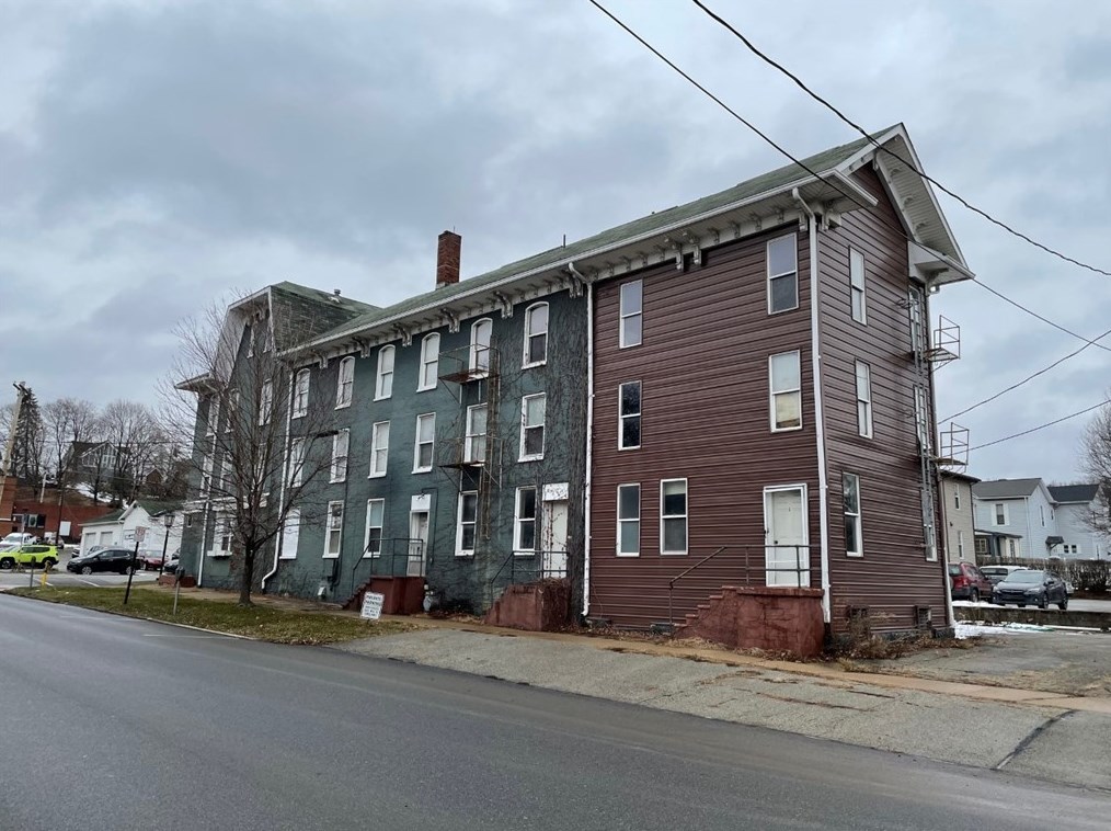 103 6th St, Indiana, PA 15701-2737