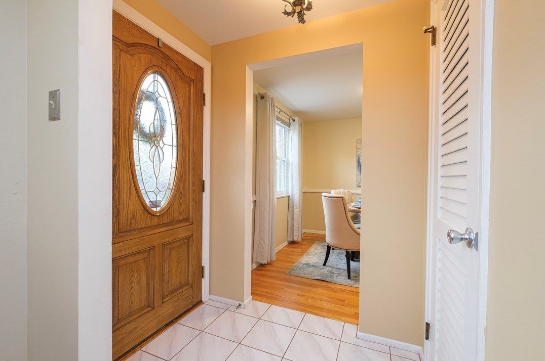 2852 Munroe St, Bethel Park, PA 15102-2649