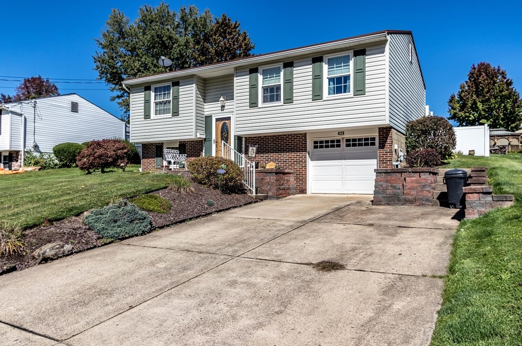 429 Donnell Rd, New Kensington, PA 15068-3411