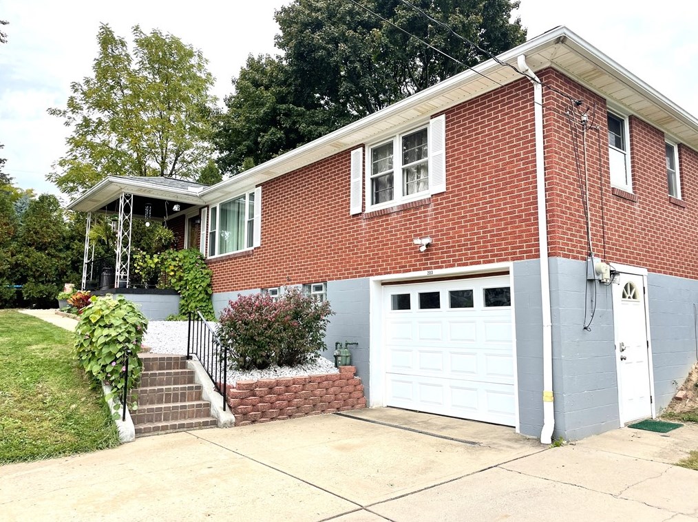 203 Bartley Ave, Butler, PA 16001