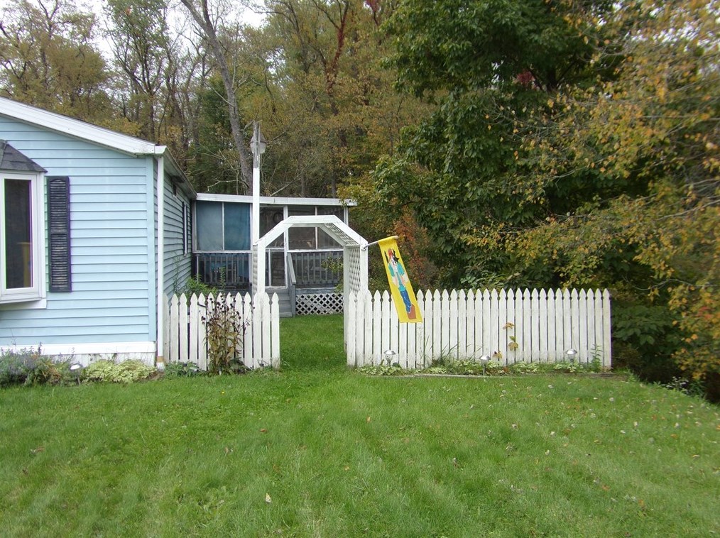 129 Country Side Dr, Valencia, PA 16059-3305