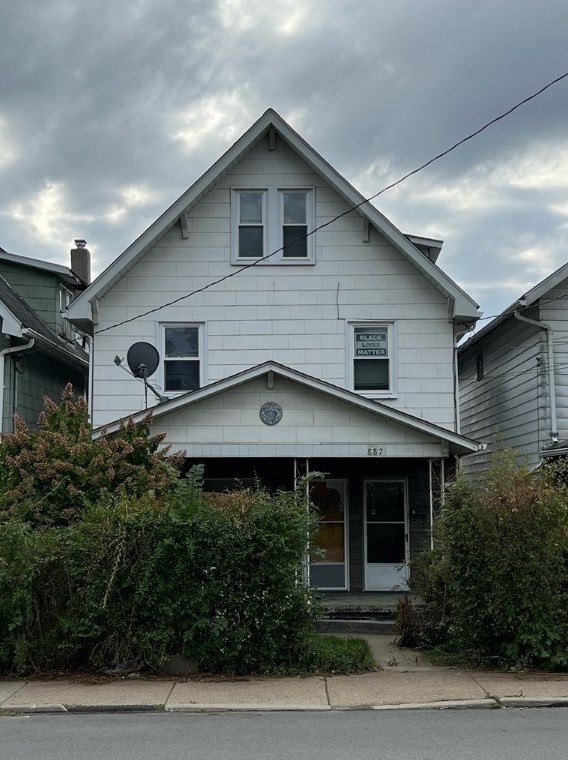 887 Freeport Rd, New Kensington, PA 15068