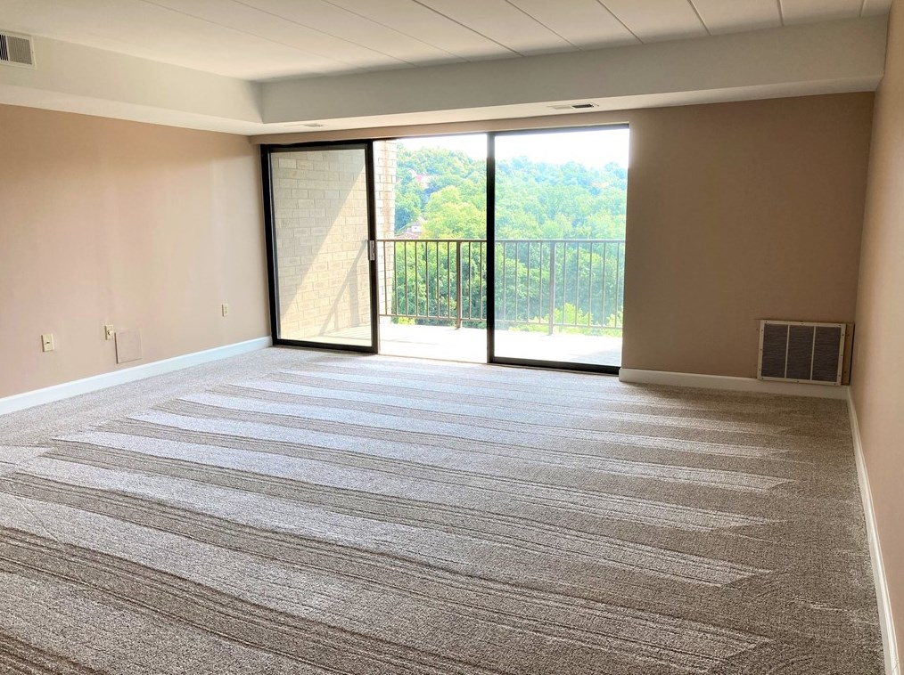 1400 Smokey Wood Dr #801, Pittsburgh, PA 15218