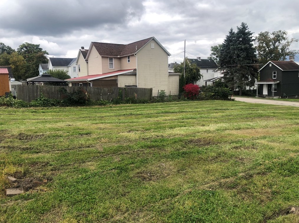 35 Carson St, Oliphant Furnace, PA 15401-3825