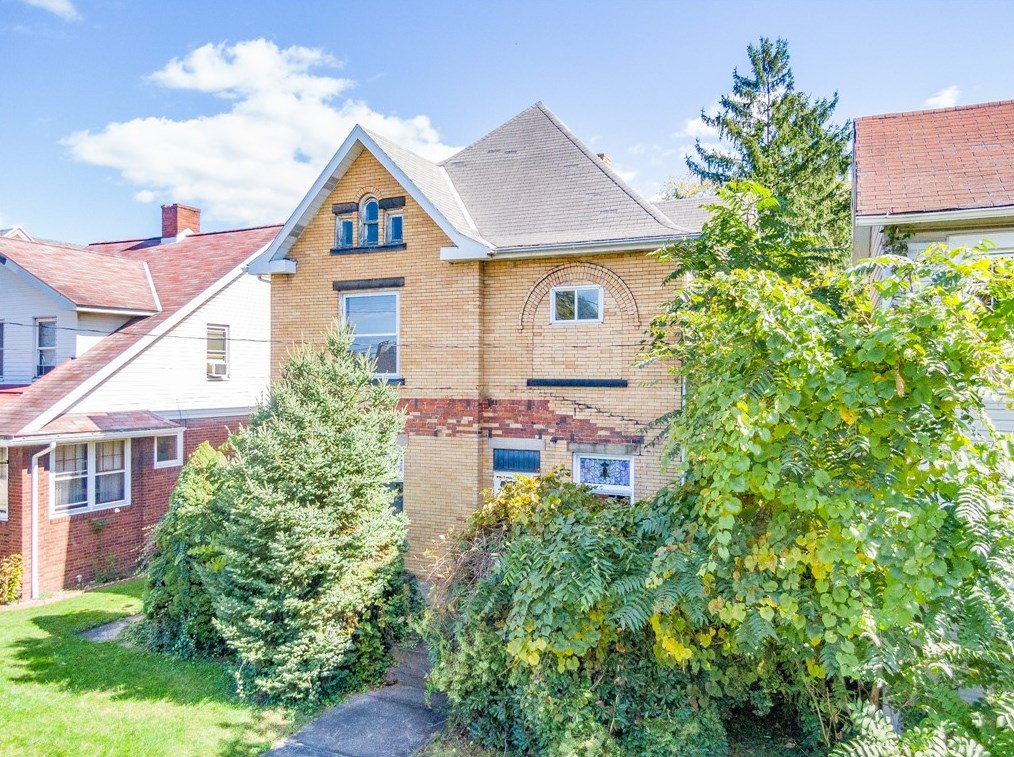 1147 S Pittsburgh St, South Connellsville, PA 15425