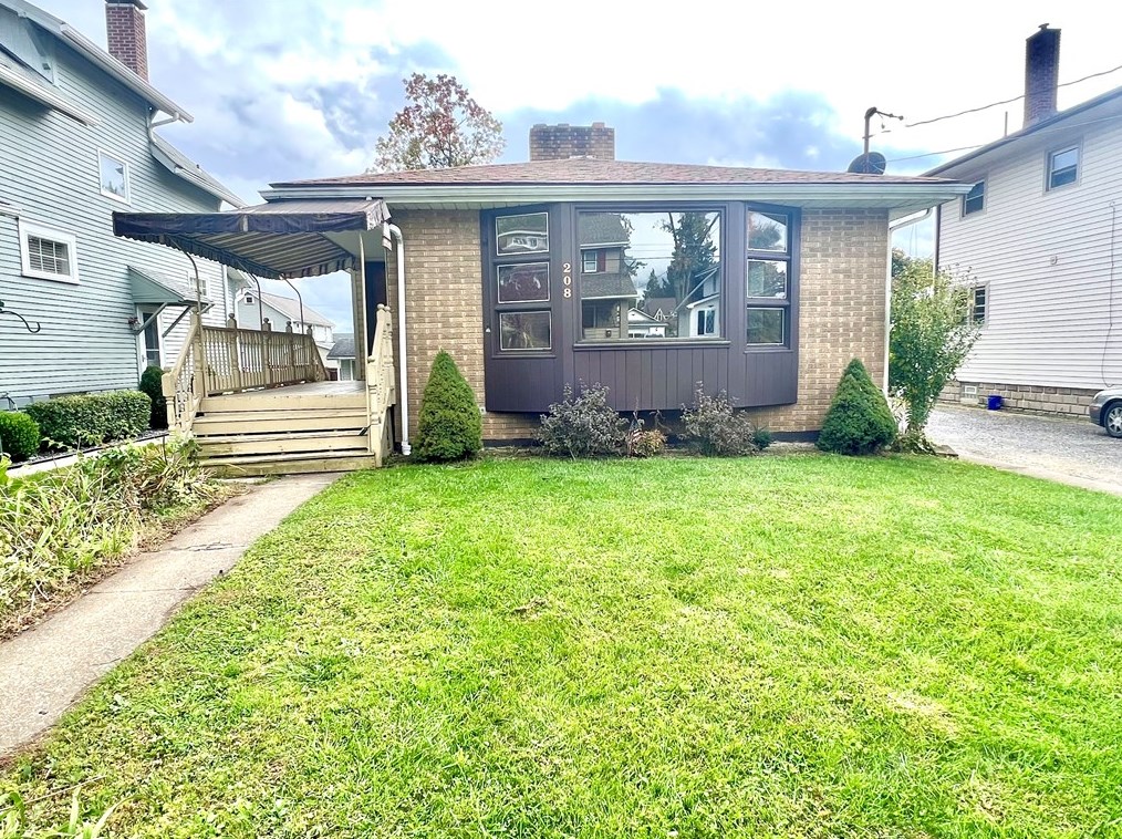 208 Meyer Ave, New Castle, PA 16105-2119
