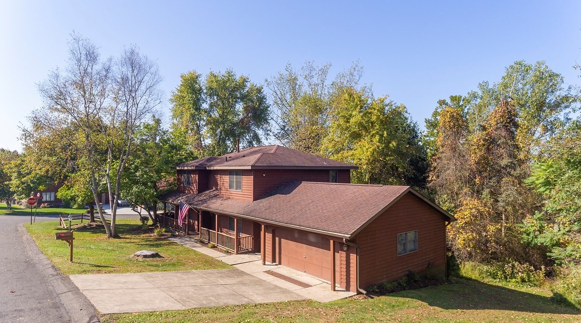 200 Rapp Cir, Zelienople, PA 16063