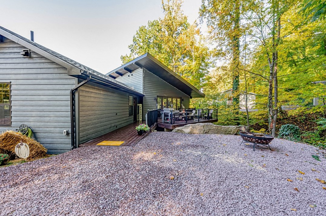 539 Lake Side Rd, Addison, PA 15411