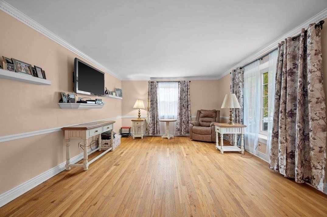 220 Ridgeview Dr, Venetia, PA 15367-1243