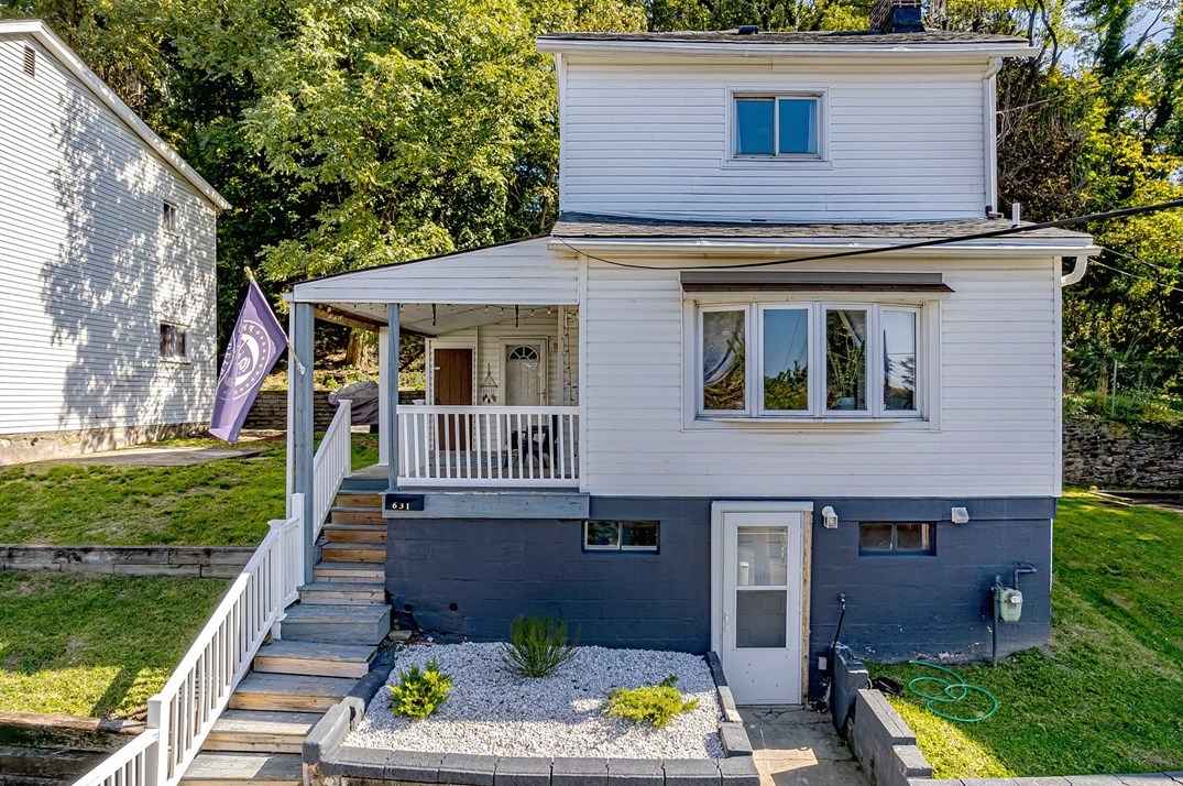 631 Ridge Ave, Collier Township PA  15106-2844 exterior