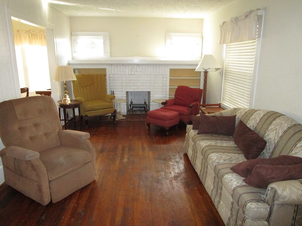 388 Independence Ct, Hermitage, PA 16146
