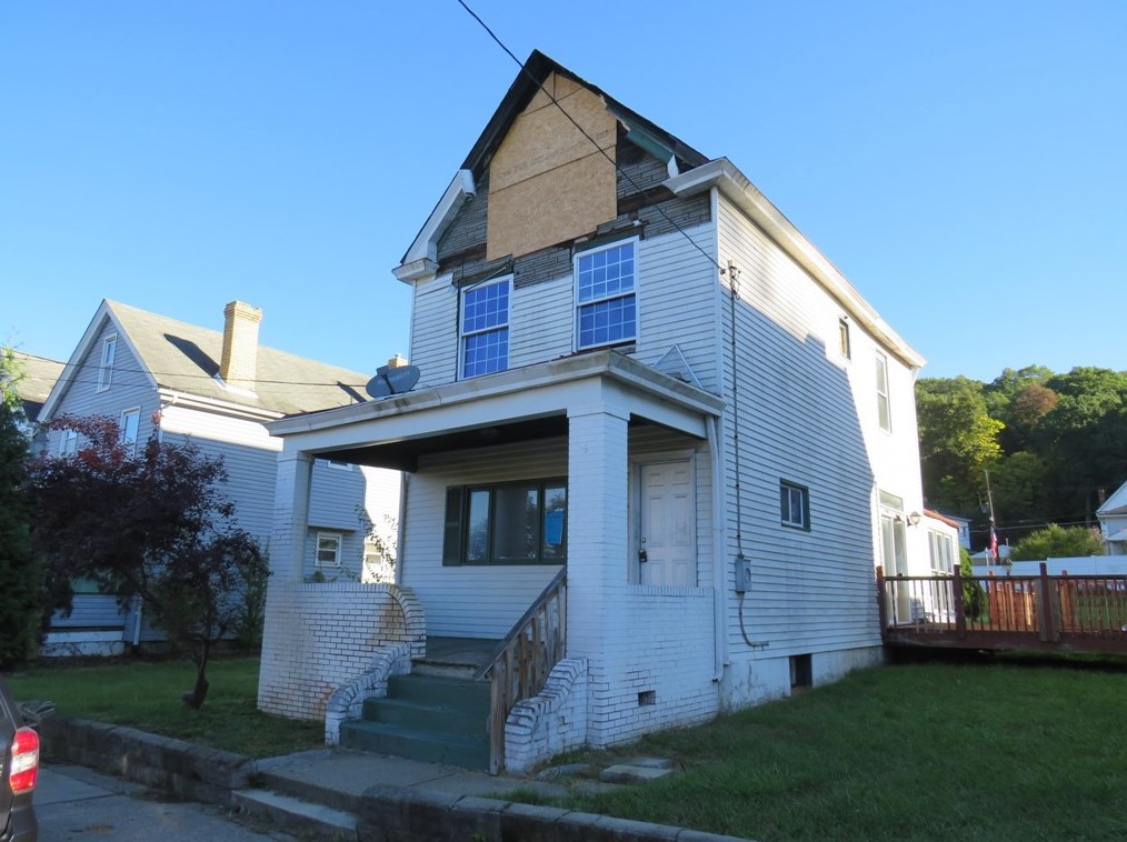 231 Moffat St, Collier Township, PA 15106-1247