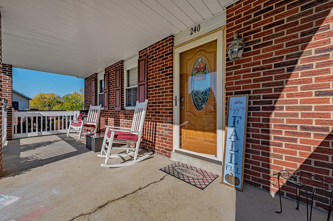 240 Eden Dr, Greensburg, PA 15601-4952