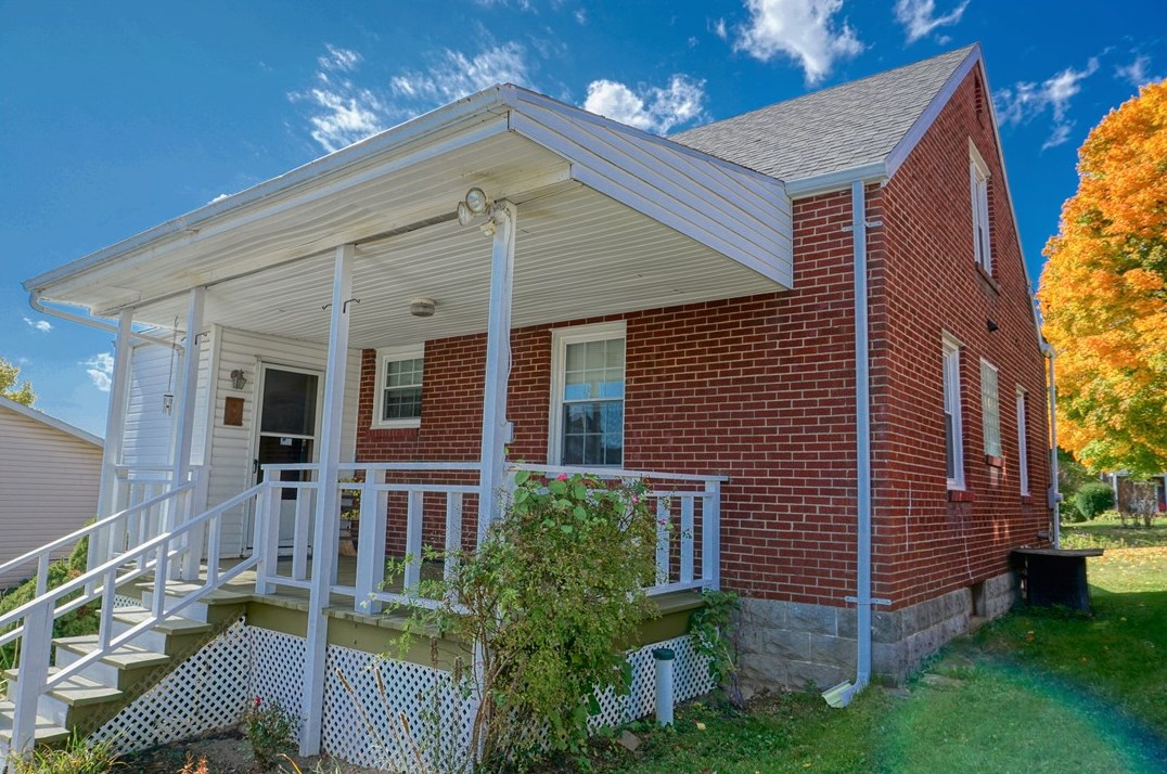215 Freeport Rd, Butler, PA 16002-3603