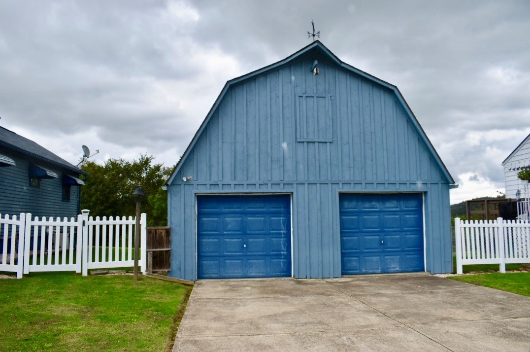 216 Trailer Blvd, New Kensington, PA 15068