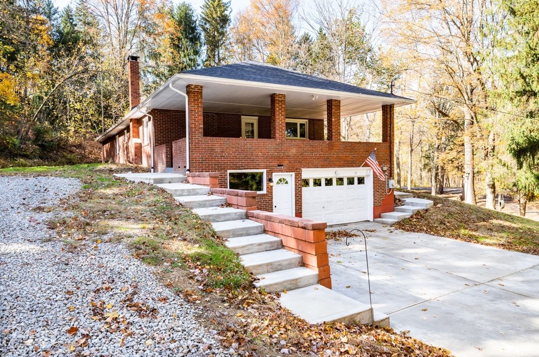 4 Falbo Rd, Perryopolis, PA 15473-1352