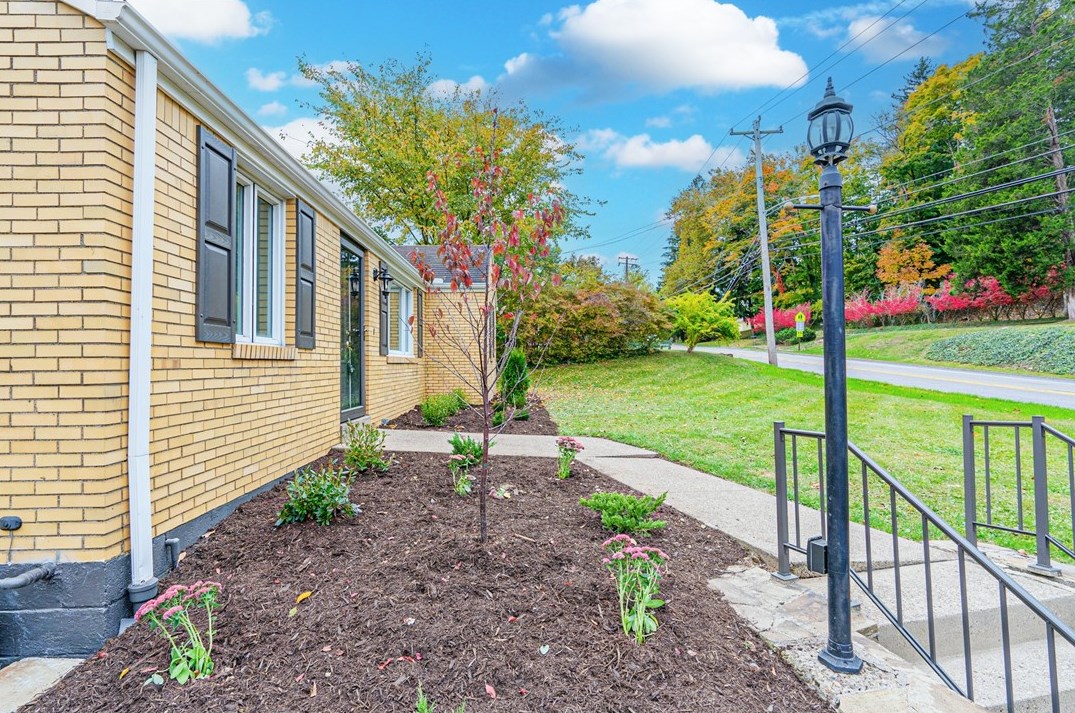 3210 Mt Royal Blvd, Glenshaw, PA 15116