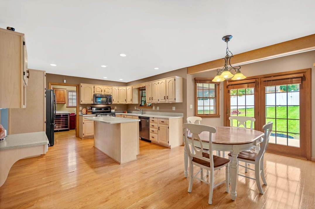 242 Seanor Rd, North Huntingdon, PA 15642-5706