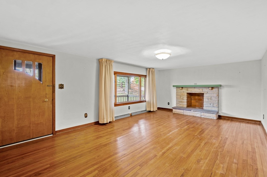 705 Mcmurray Rd, Bethel Park, PA 15102-1041