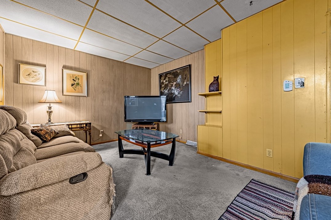 752 6 St, Monroeville PA 15140-1205 exterior