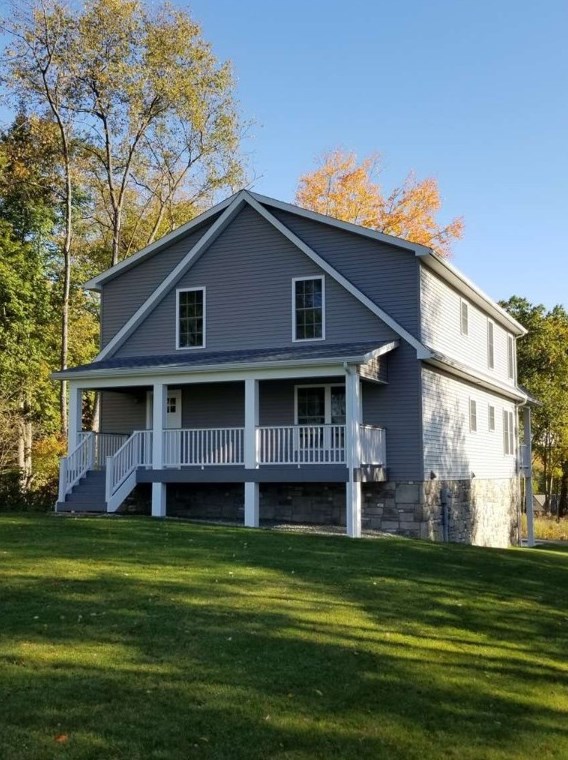 949 Apache Trl, Mercer, PA 16137-9798