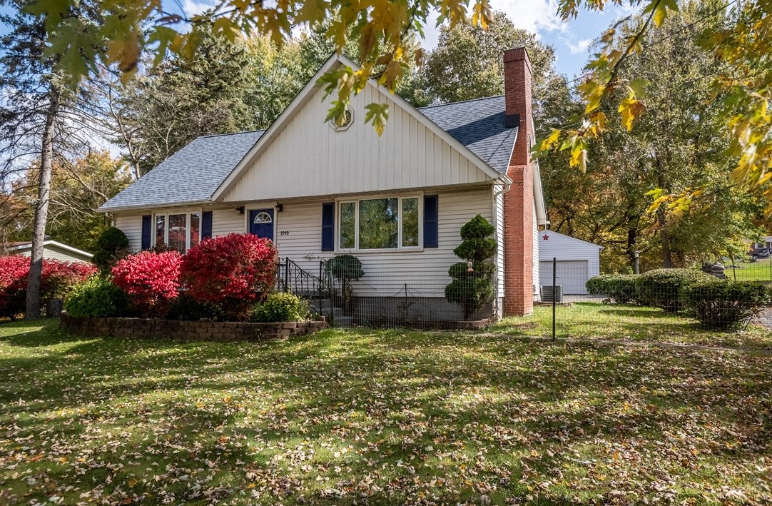 1990 N Hermitage Rd, Hermitage, PA 16148