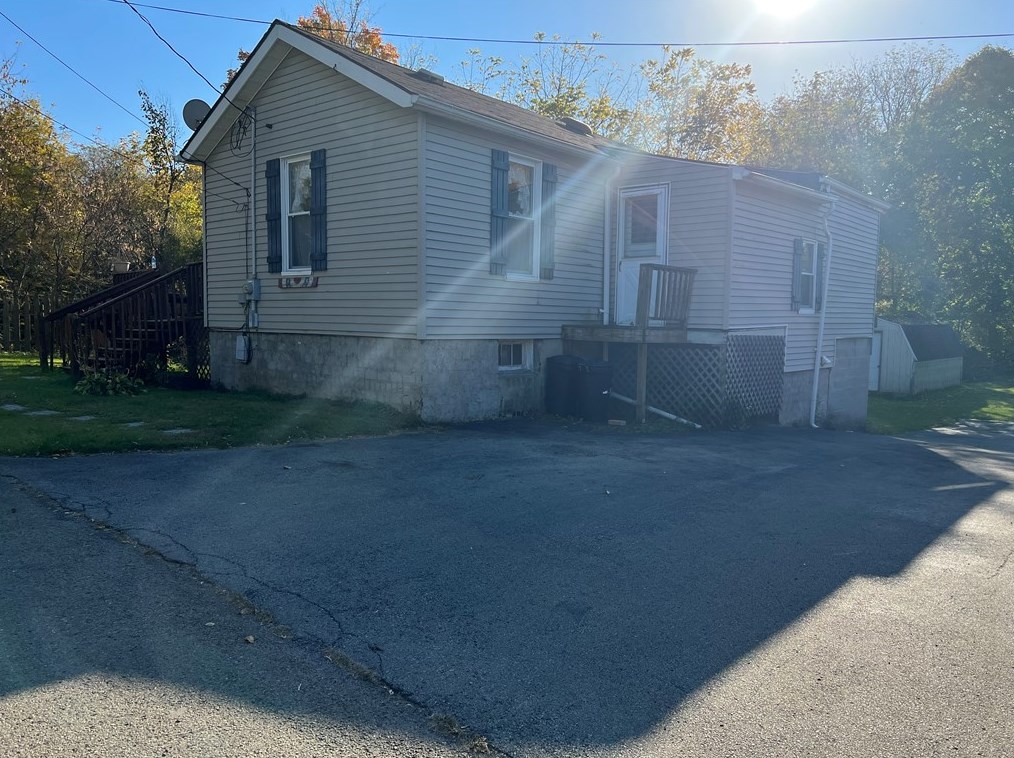 16 Metro Dr, Bessemer, PA 16112