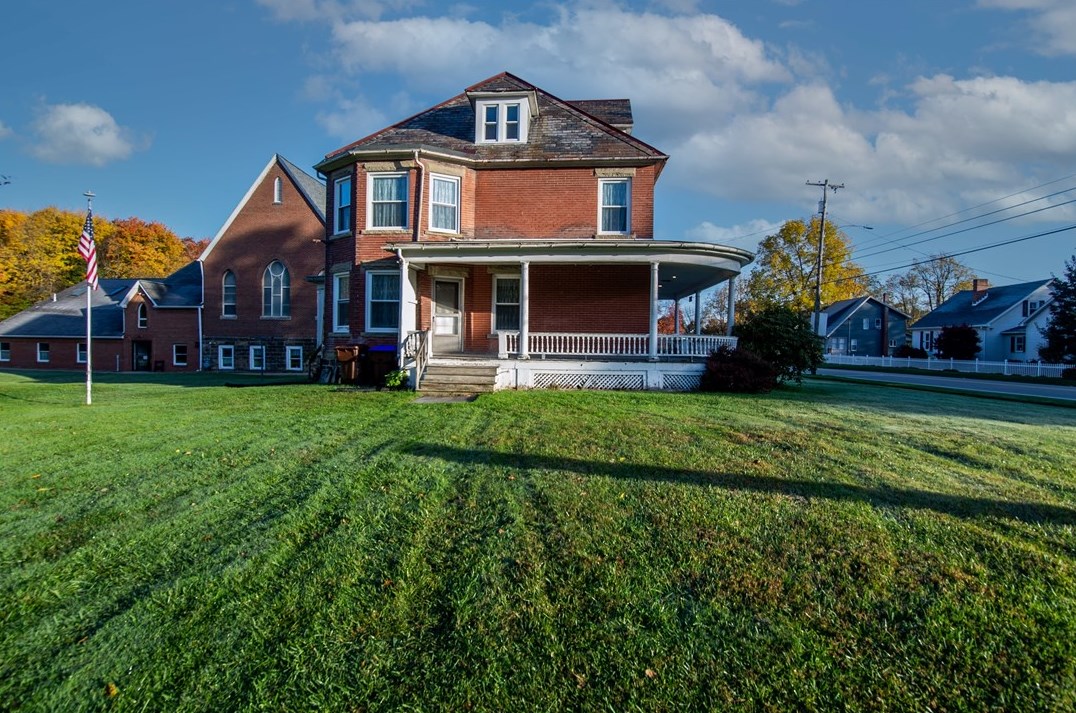 228 N Main St, Barkeyville, PA 16038