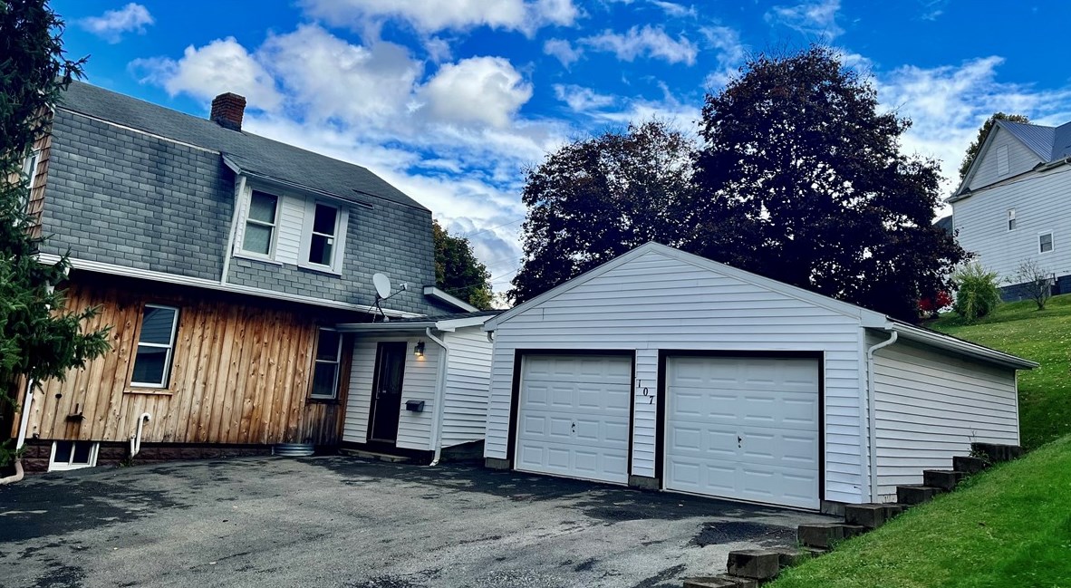 107 Clinton Ave, Butler, PA 16001-7119