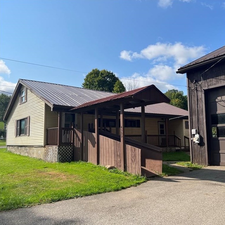4939 Rock Creek Rd, Cochranton, PA 16314-4255