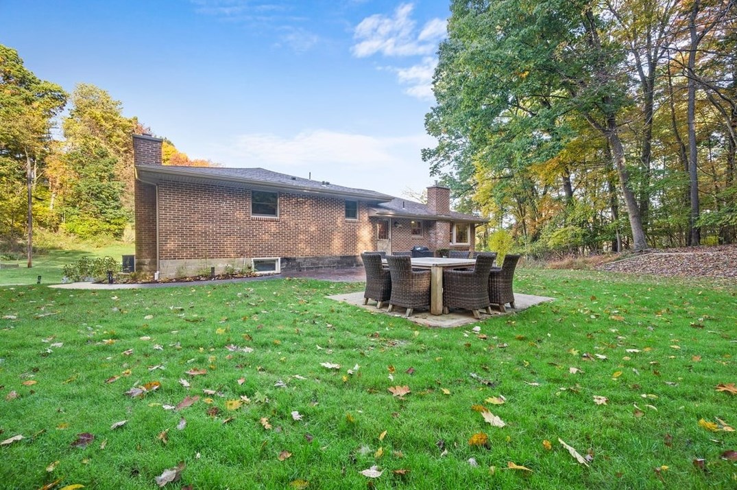 116 Lilac Ln, Valencia, PA 16059-2214