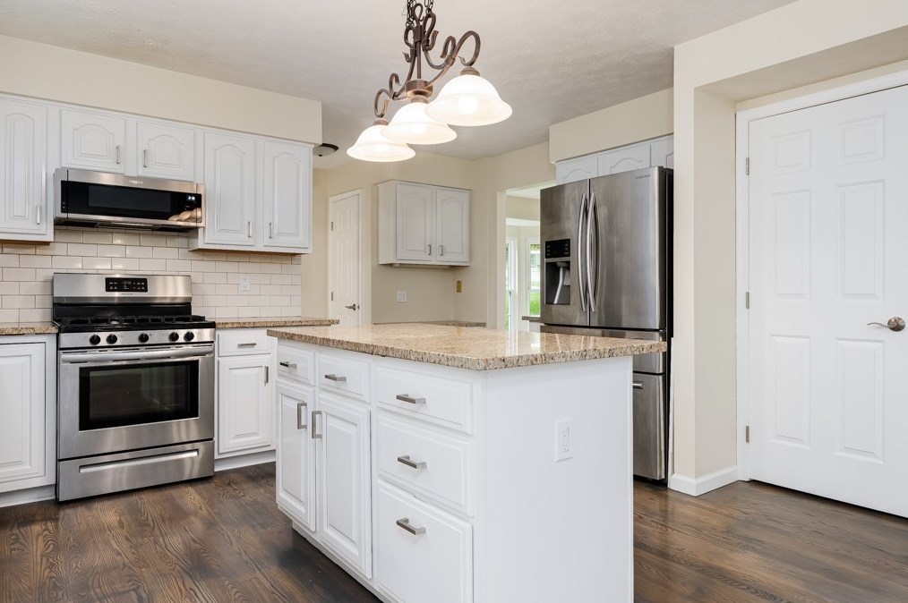 345 Indian Ridge Dr, Moon Twp, PA 15108-1384